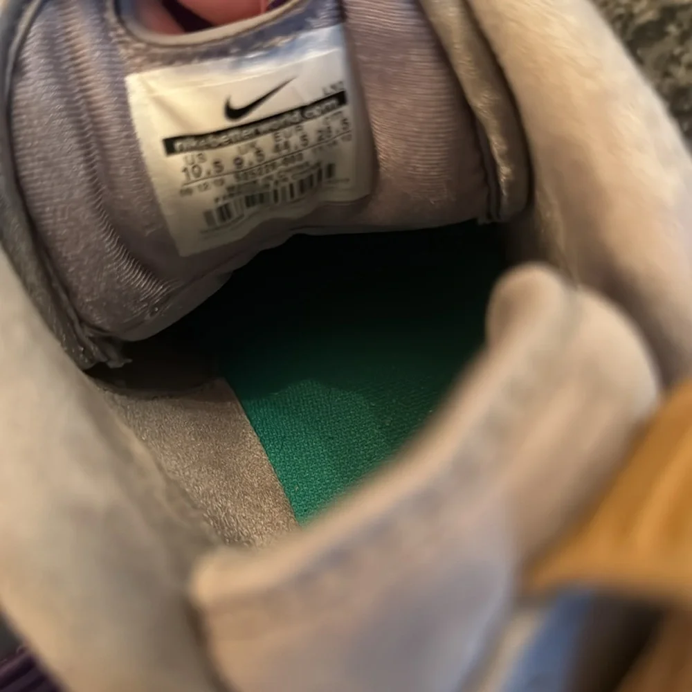 Nike air max pillar gray and Purple SneakersEUC 10.5